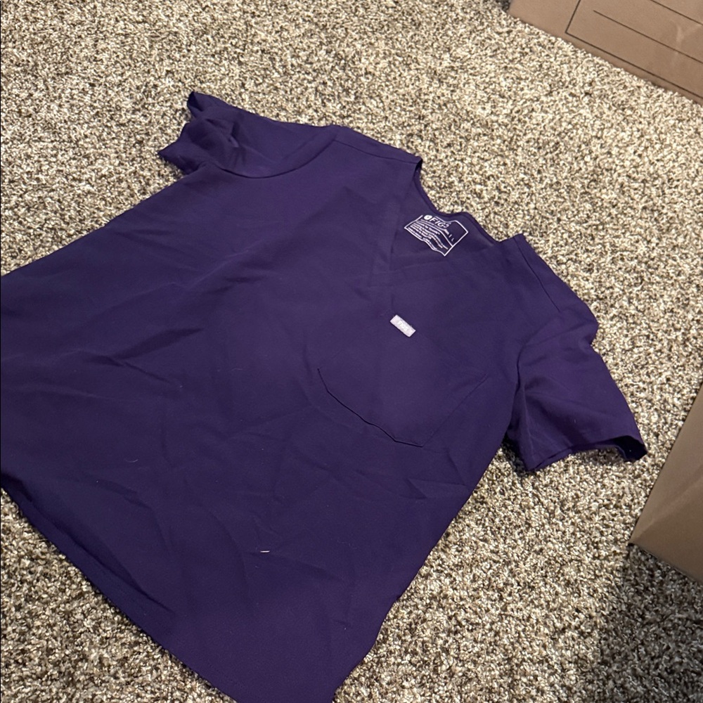 Catarina scrub top in purple jam size large